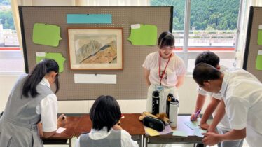 広島市立清和中学校の美術科の授業